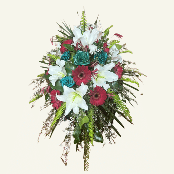 An example of a custom made casket spray. Including fresh flower & foliage with the addition of flax woven flowers and native greenery.