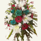 Focal of an example of a custom made casket spray. Including fresh flower & foliage with the addition of flax woven flowers and native greenery.