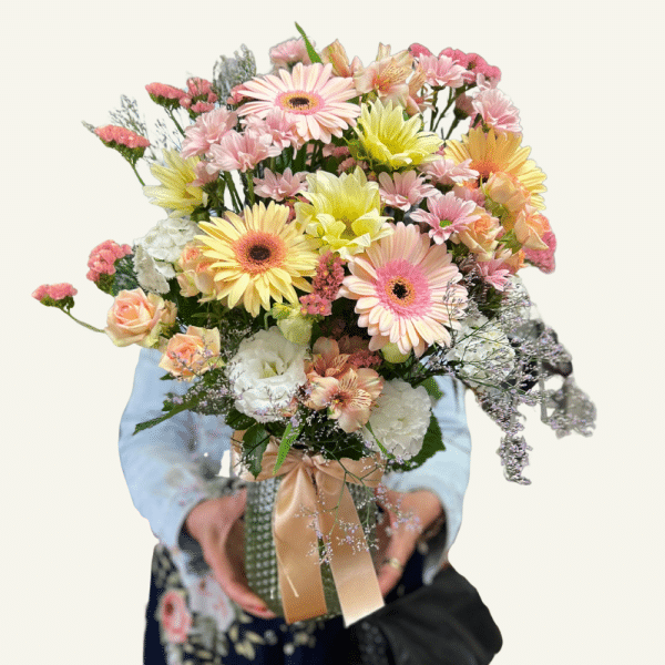 Blossom-Vase-Whangarei-pastel-seasonal-flower-arrangement-in-clear-dimpled-glass-vase.png